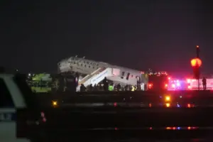 airplane crash laguardia airport — GH news