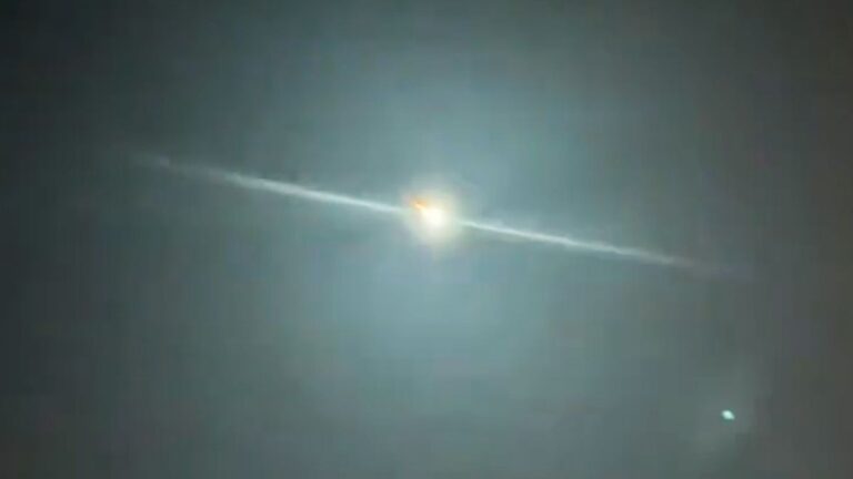 A Stunning Fireball Over France: A Meteor Spectacle