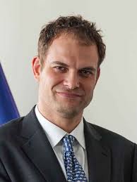 Hamish Falconer: A Trailblazer in Sports Coaching