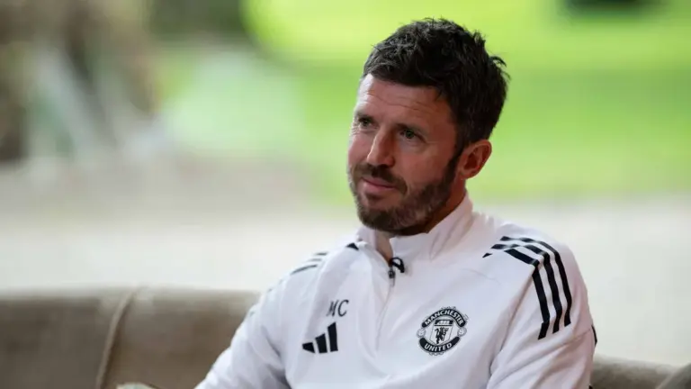 Manchester United F.C. Set to Face Leeds United at Old Trafford