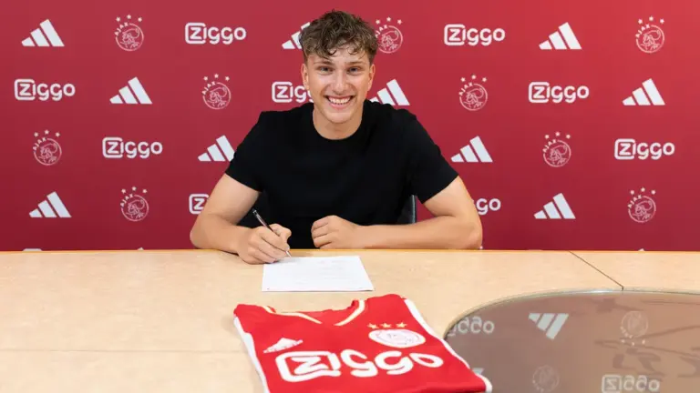 Mika Godts Shines in Eredivisie