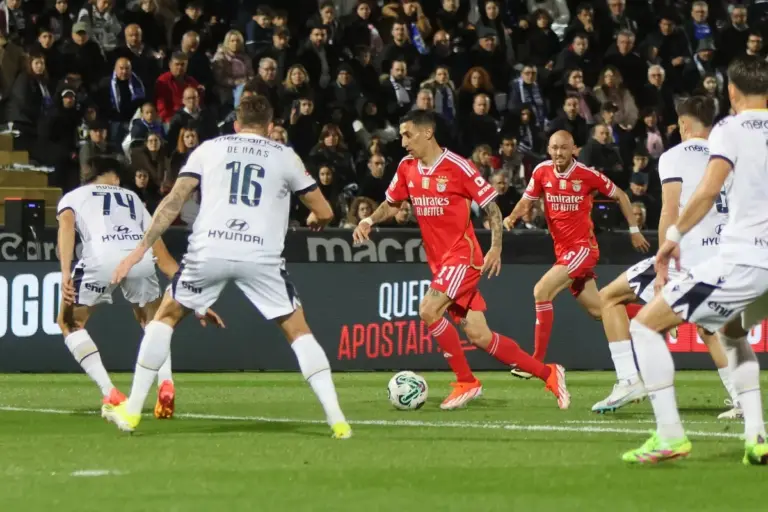 Famalicão vs Benfica: A Crucial Showdown in Primeira Liga