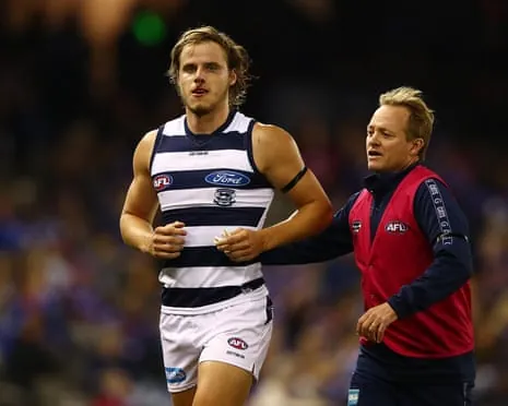 Kolodjashnij leaves the field injured